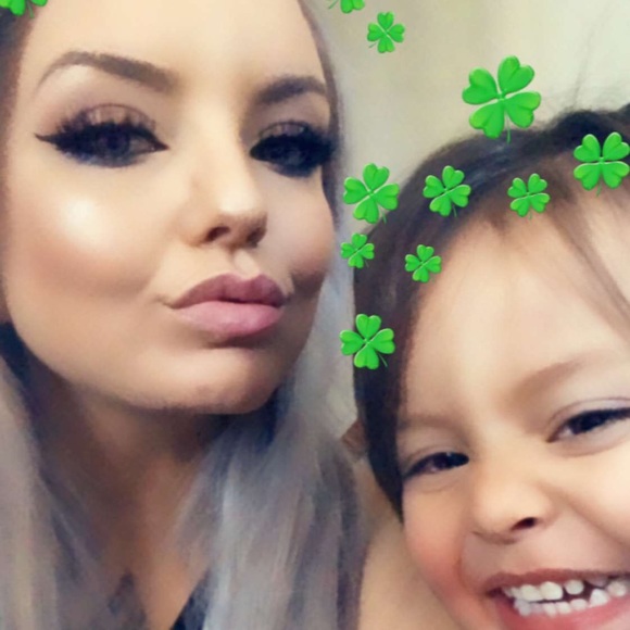 Meet your Posher, Ashely - Picture 2 of 3